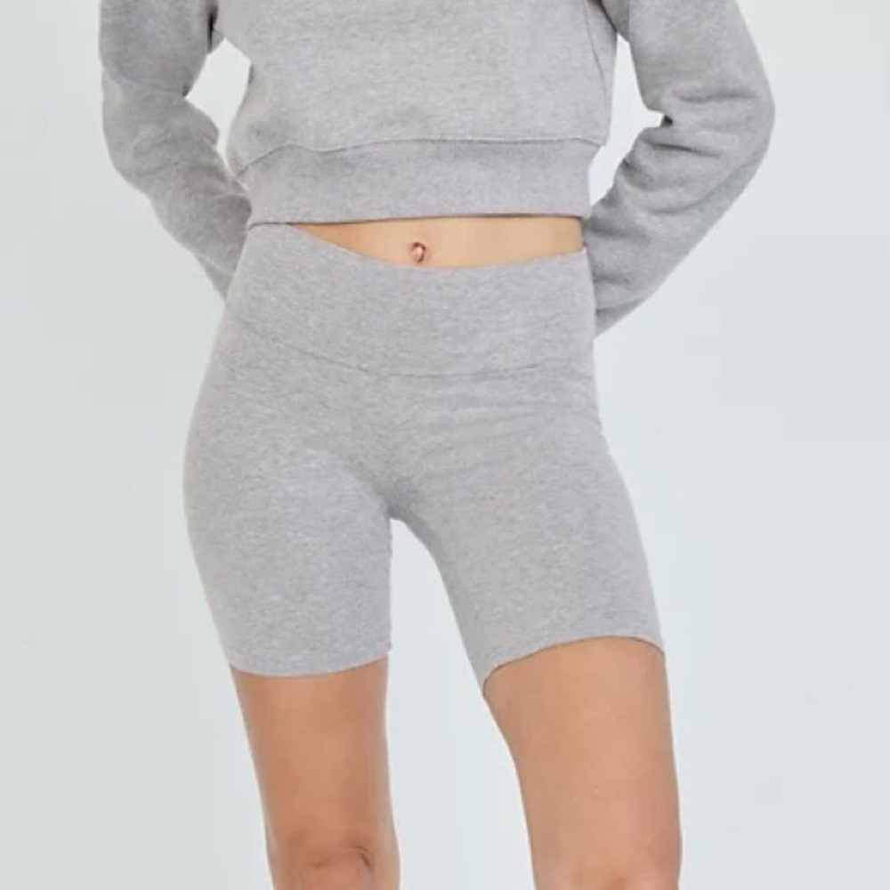 Aritzia TNACHILL™ ATMOSPHERE HI-RISE 7” SHORT